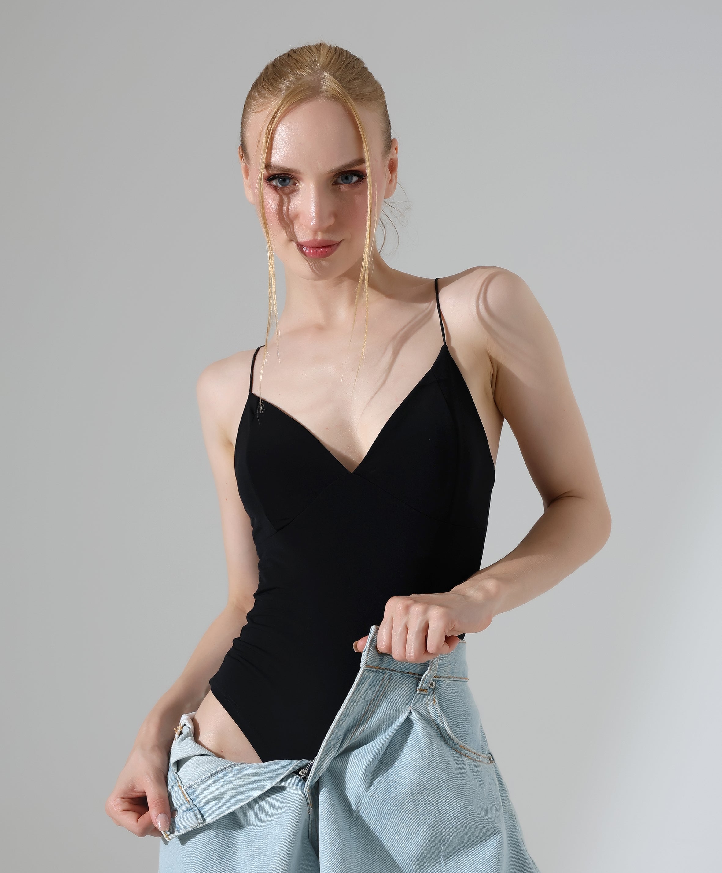 Basic V-Neck Bodysuit - Black